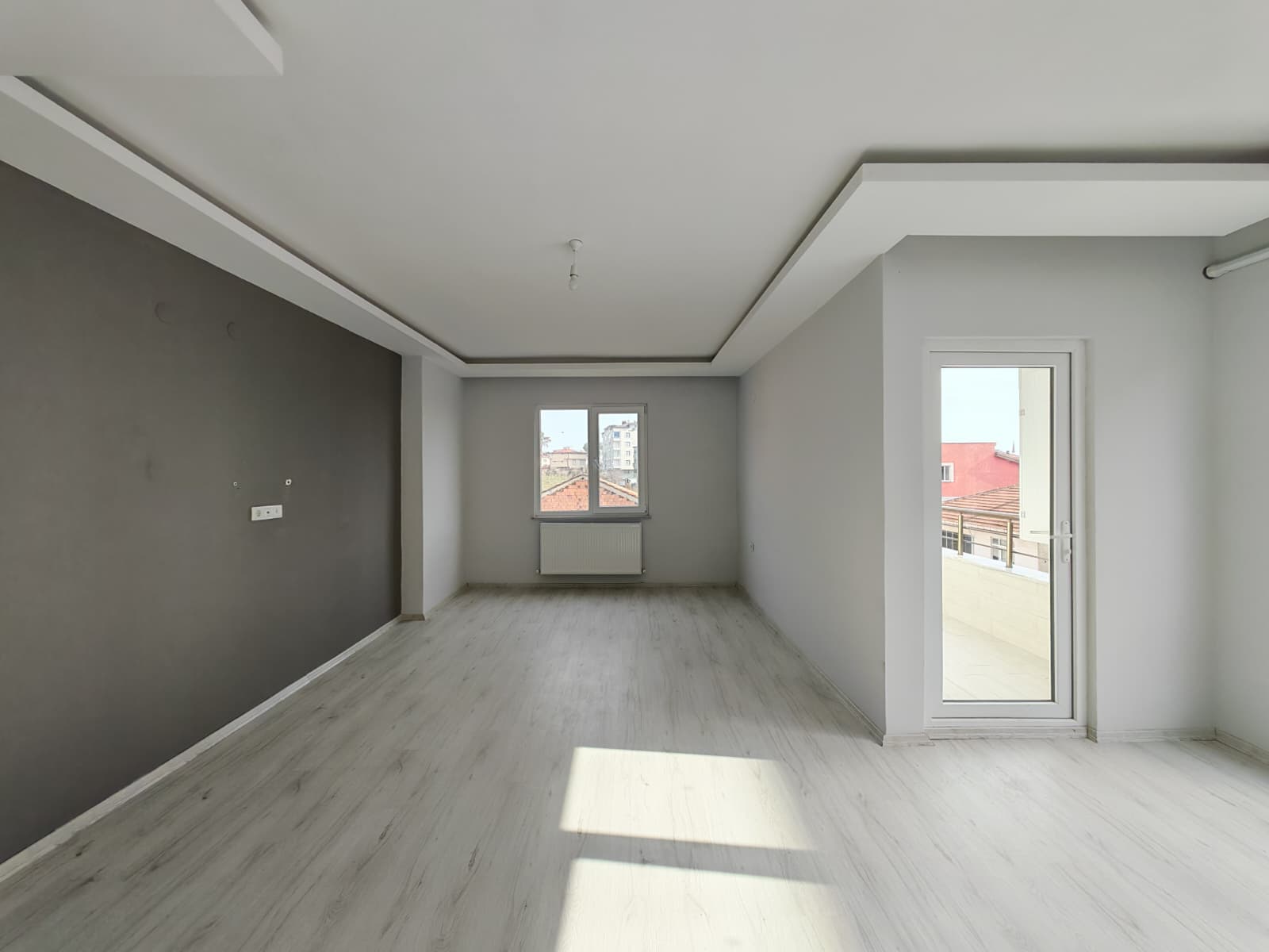 SARAÇLIDA AYRI MUTFAKLI 2 YIILIK ÇİFT BALKONLU 3+1